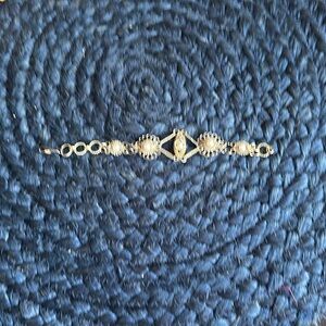 Handmade Mexican Bracelet with white beads.